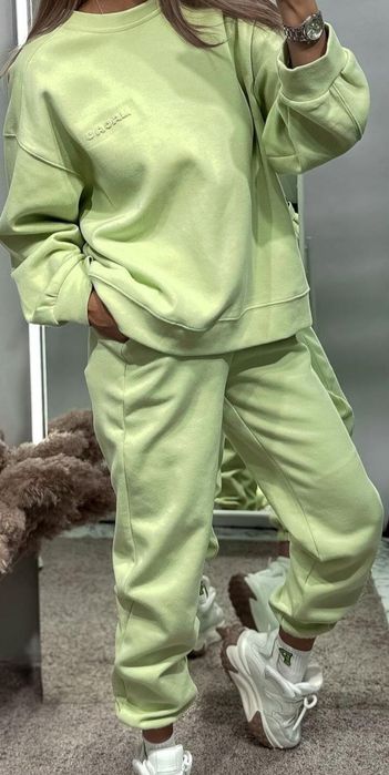 Женский спортивный костюм