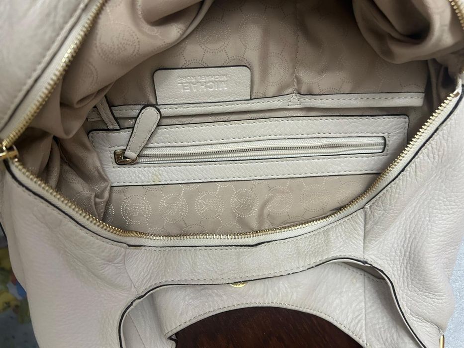 Geanta bej Michael Kors