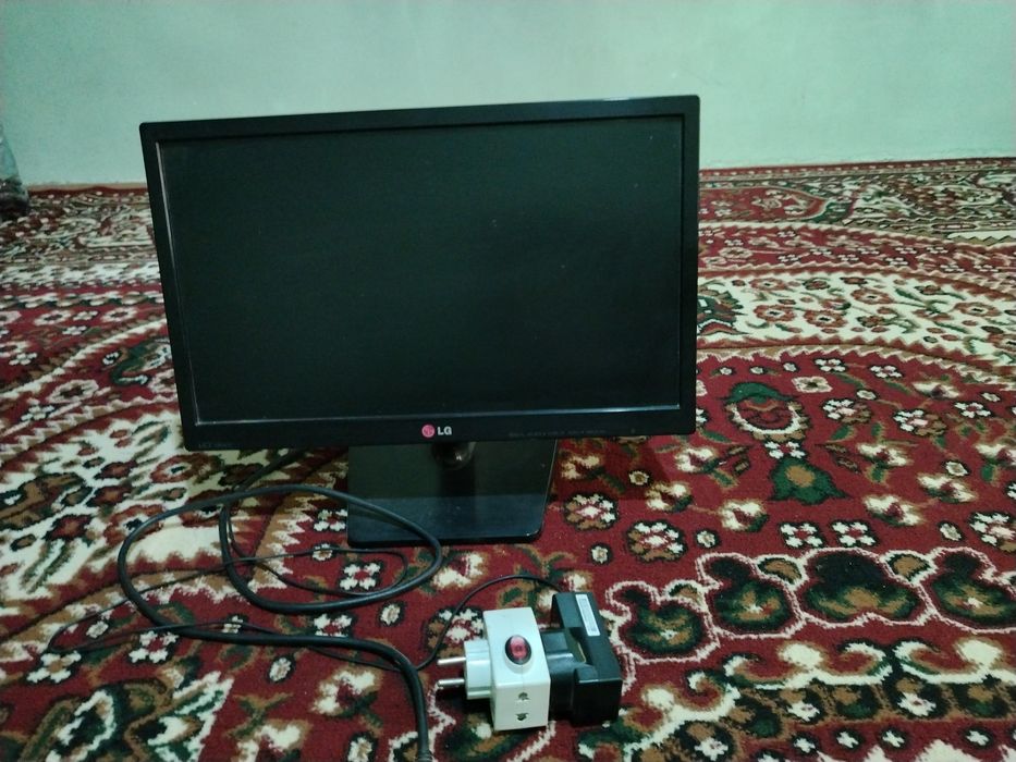 LG manitor 19 dyumli ploski ekran ishlashi yaxshi kamchiligi yo'q