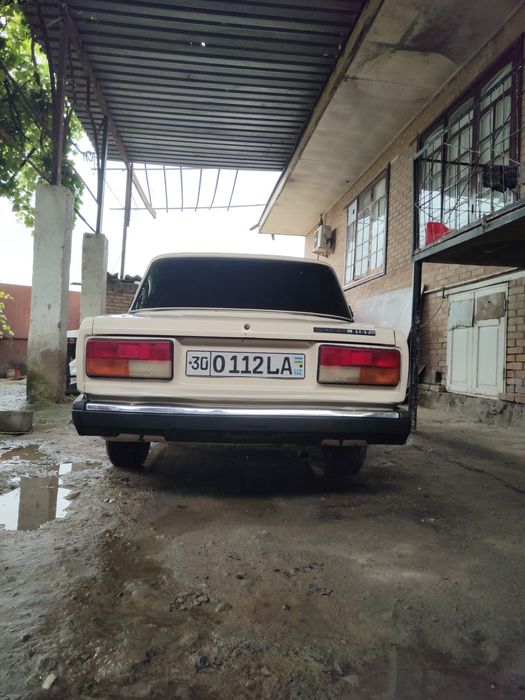 Vaz 2105 sotiladi