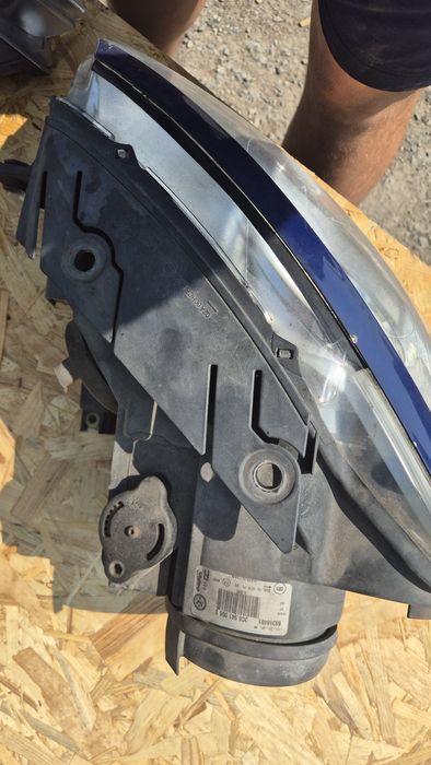 Оригинален Десен  Фар VALEO за Пасат Б6 2005- 2010г