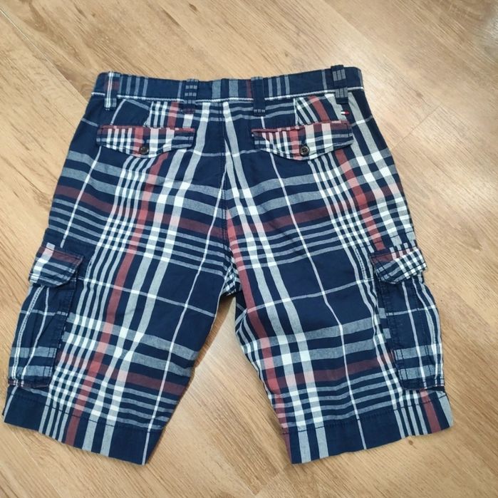 Pantaloni scurți Tommy Hilfiger mărimea 32 (M)