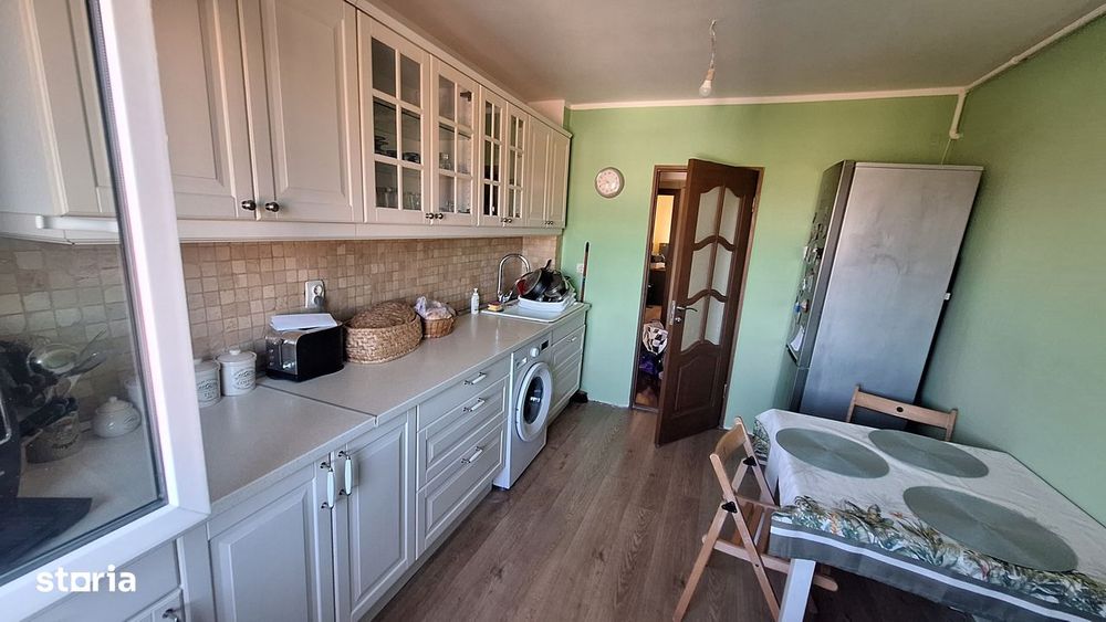 Apartament 4 camere, balcon, etaj 3, Râșnov