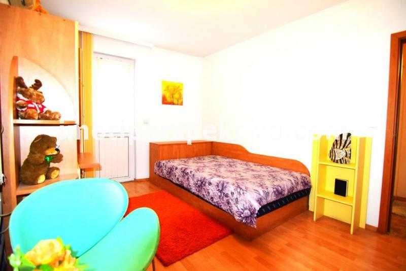 Продава се Тристаен апартамент в Пазарджик, Младост - 90 кв.м за 692 €/кв.м - Снимка #8