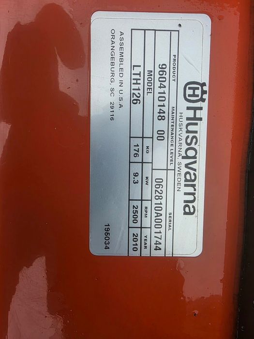 Husqvarna LTH 136 tractoras tuns iarba