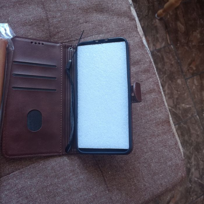 Калъф за телефон,и гръб за телефон.