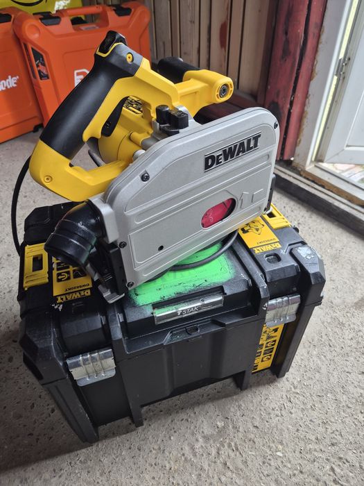 Circular cu plonjare Dewalt DWS520