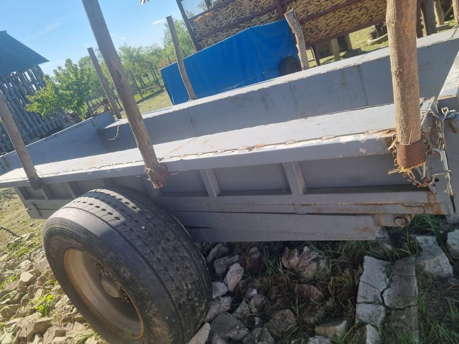 Remorca tractor basculabila