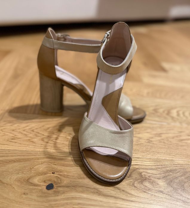 Vand sandale superbe aurii, toc lemn, nr 38