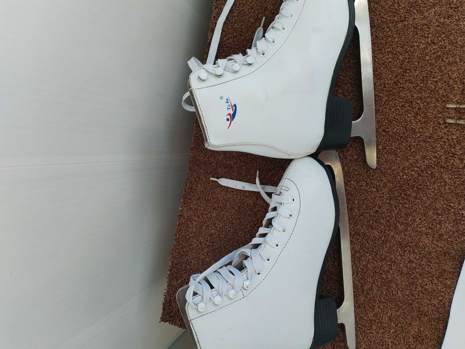 Коньки фигурные отличные