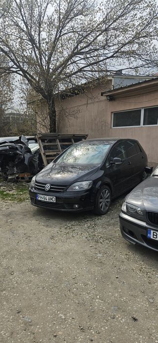 Vand Golf 5 plus 1.9 tdi sau schimb cu volvo v40