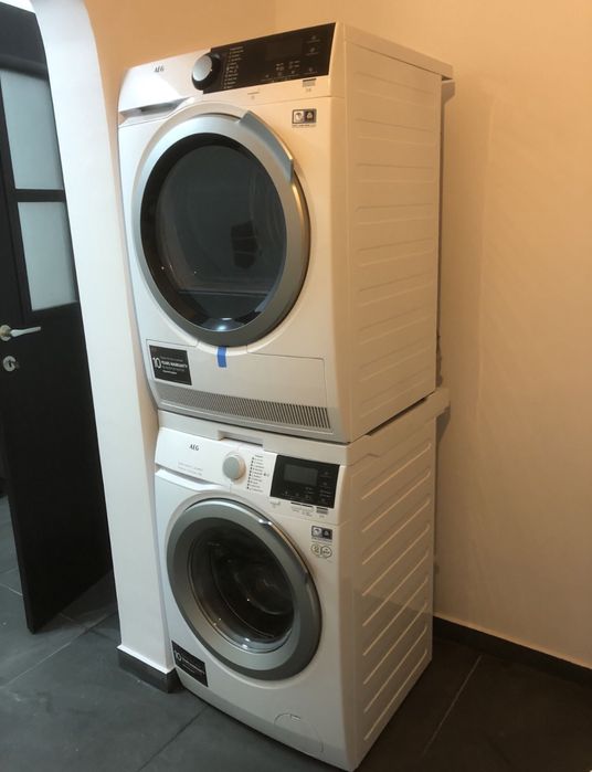 Instalez chiuveta bucatarie. Montaj paravan dus. Decupaj blat.