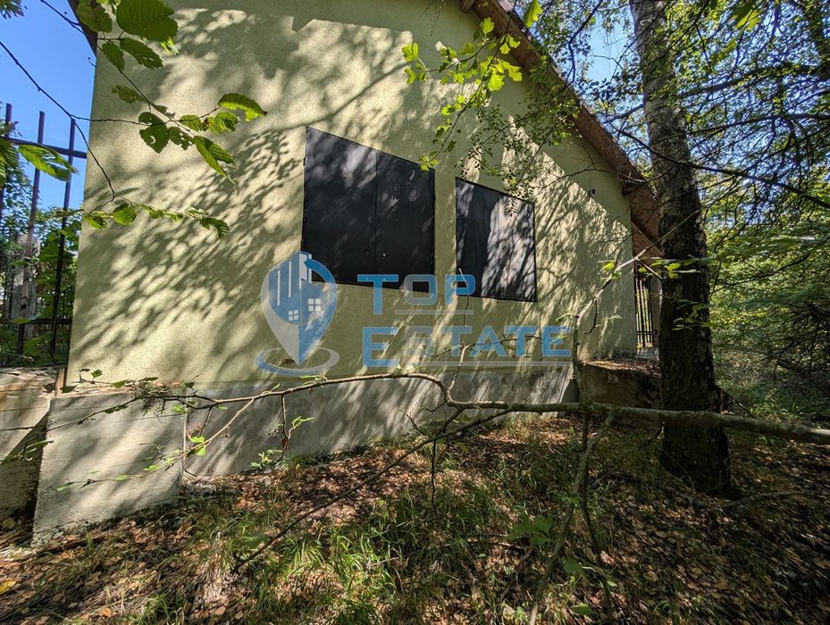 Едноетажна къща в централната част на Стара планина, в землището на с