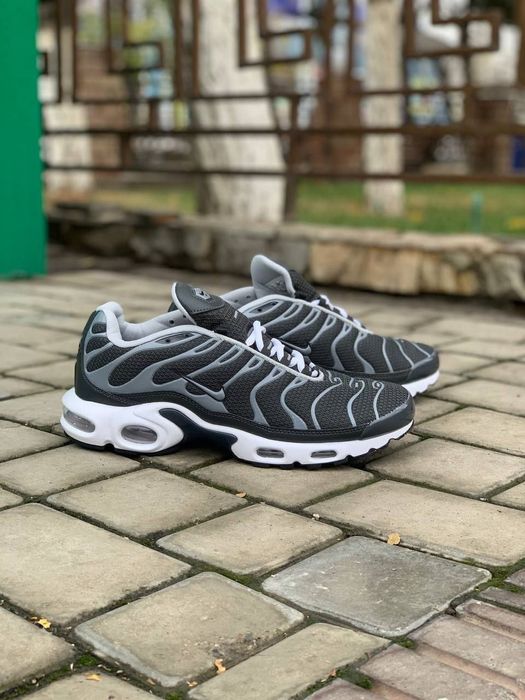 Новся Nike Air max Tn