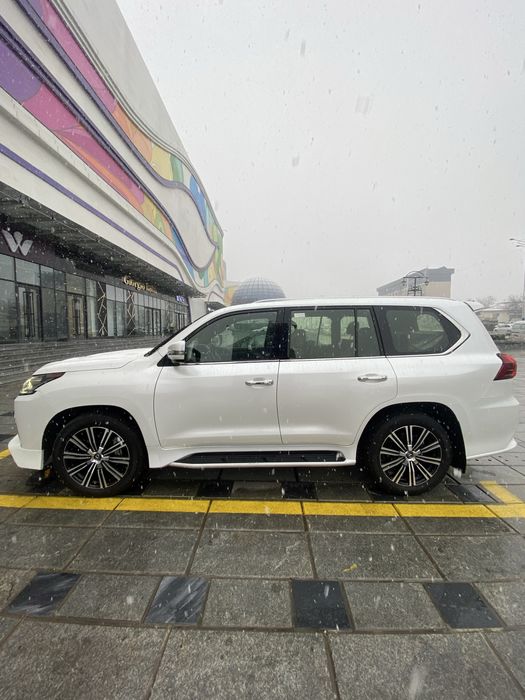 LEXUS LX570 sotiladi