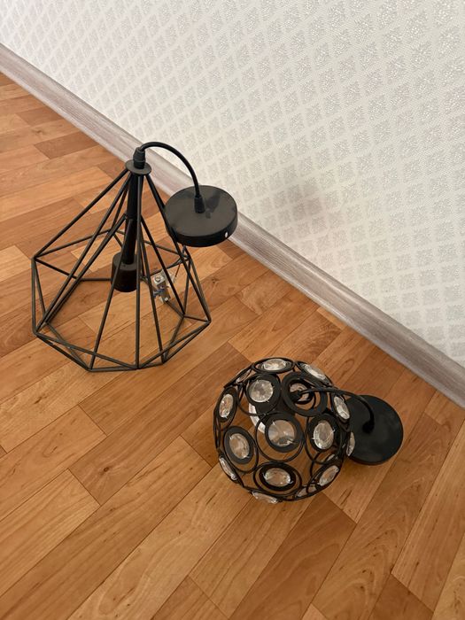 Продам две люстры