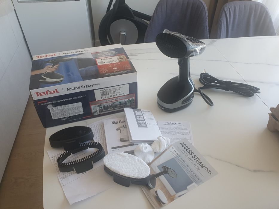 Продам отпраиватель для одежды  Tefal DT8270E1