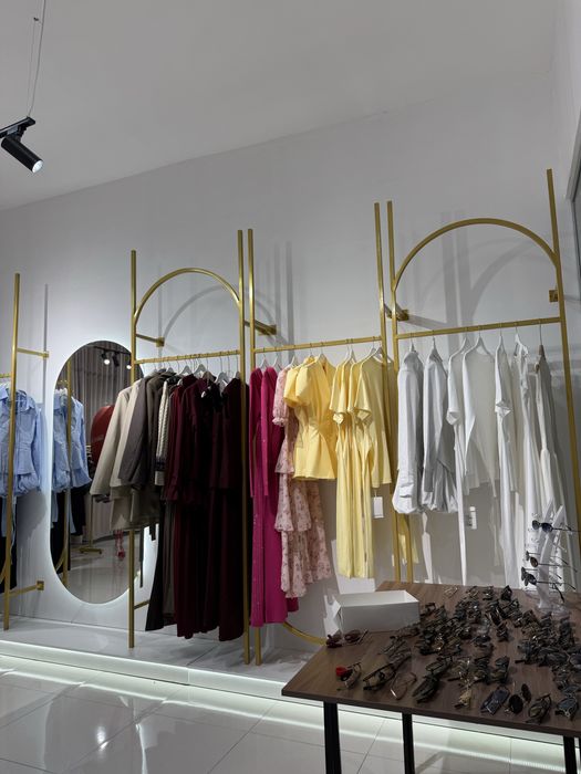 Продается оборудование под женский магазин