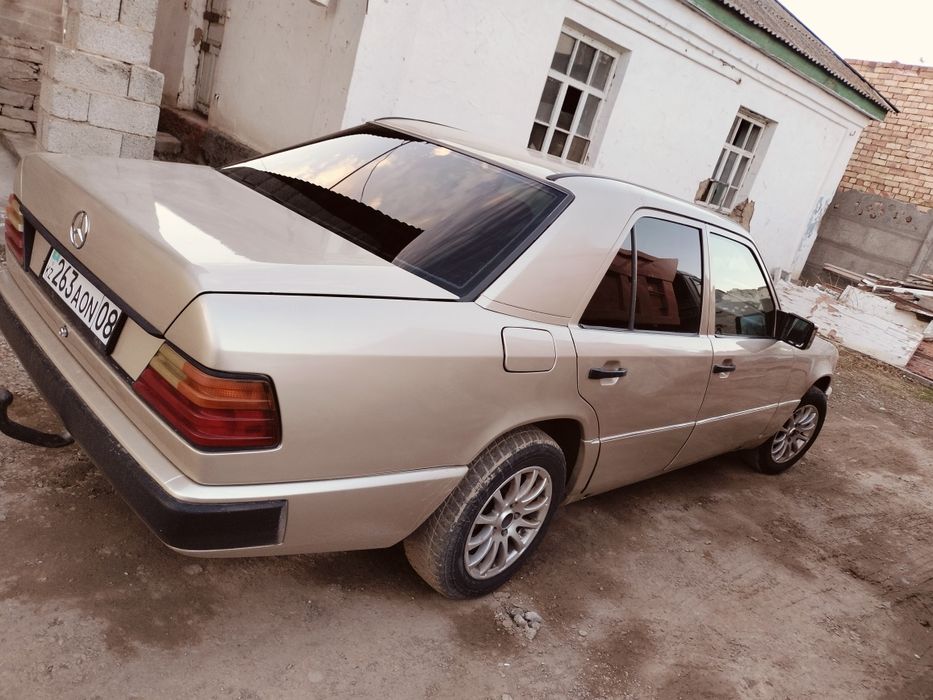 Мерс 200 жыл 1990