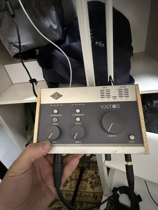 Universal audio volt 276