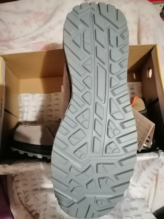 Pantofi cu bombeu