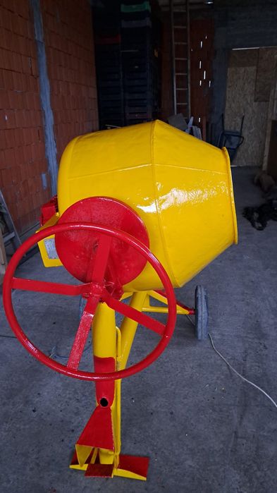 Betonieră de350 litri de vânzare .