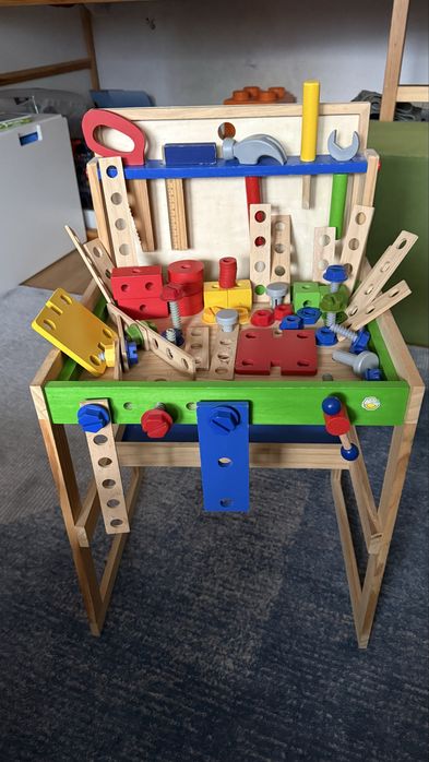 Banc de lucru cu unelte si scule, totul din lemn, set complet .
