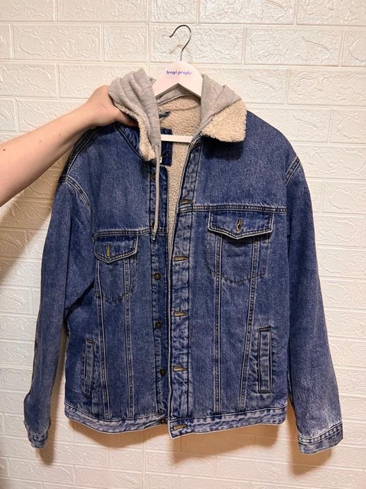 Продам джинсовую куртку