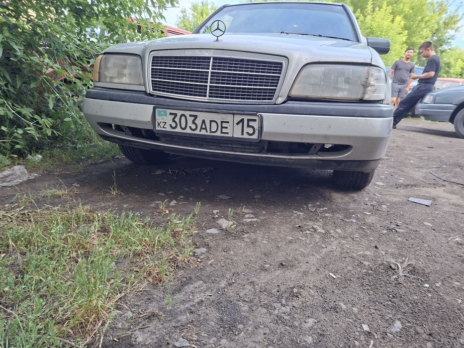 Продам бампера на мерс С180