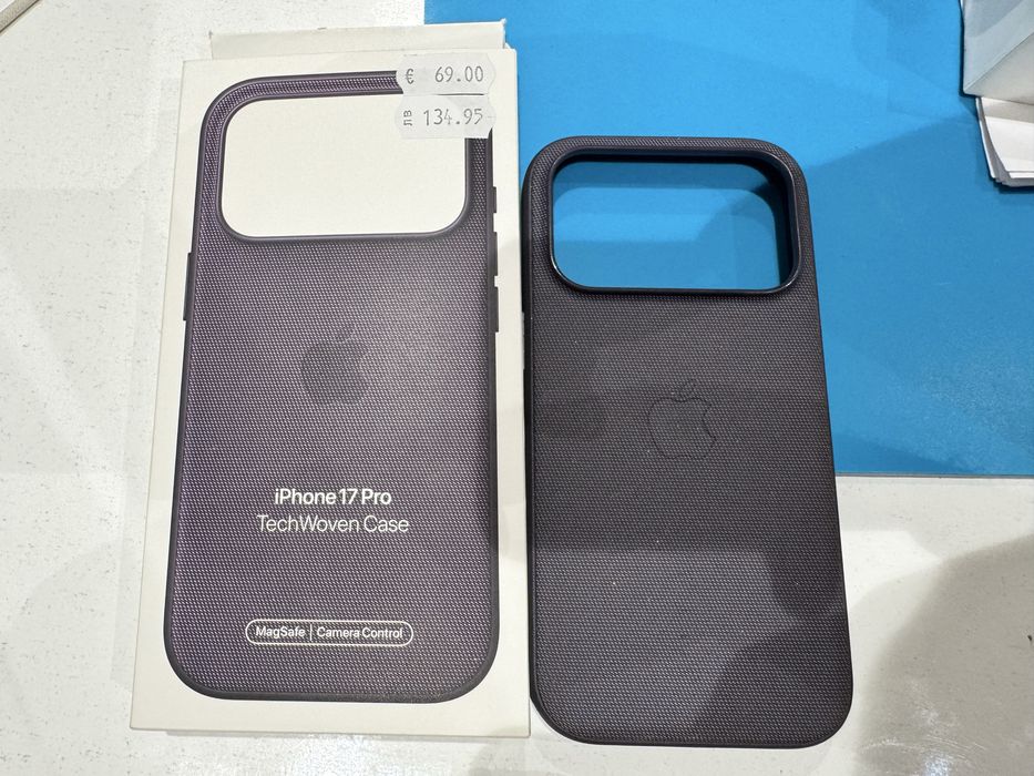 Оригинален Калъф на Apple за 17 Pro