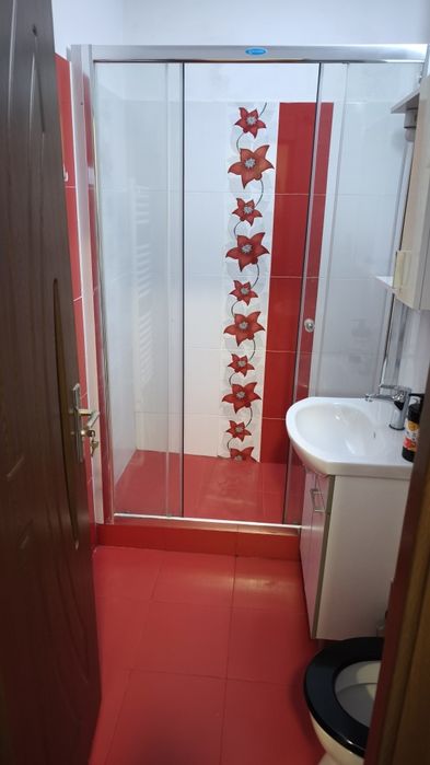 Închiriez garsonieră Matei, balcon, centrală, mobilat și utilat