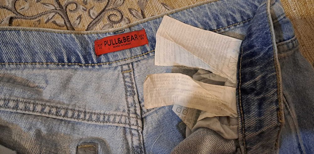 Blugi cu capse Pull and Bear