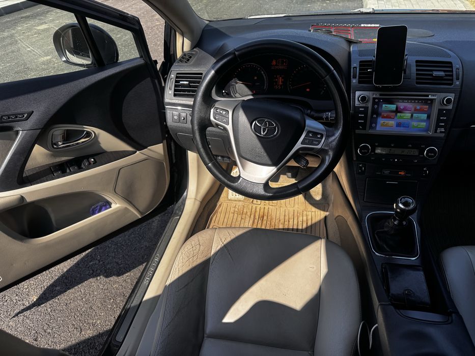 De vanzare Toyota Avensis sau schimb cu rulota 2-3 persoane