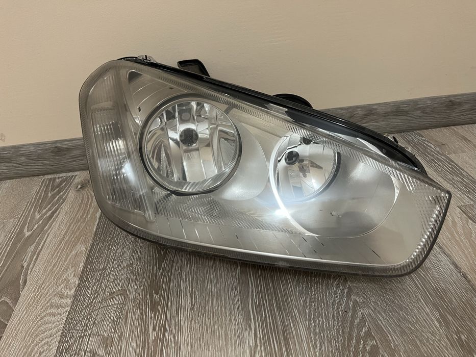 Faruri stanga dreapta Ford C-max 2007-2010 facelift