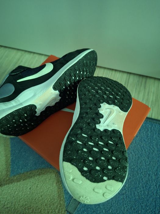 Маратонки Nike Revolution 7 28.5