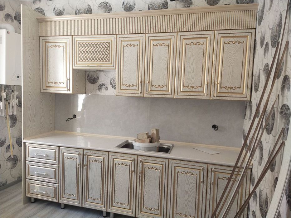 Kirashinni kuxinni shkaf