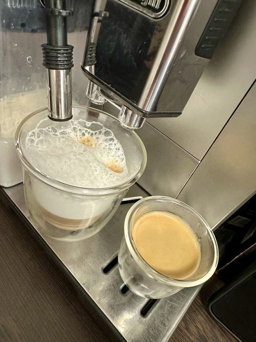 DeLonghi  Pima Donna  Class  espressor expresor cafea cappccino latte macchiato  19 bar wifi aplicatie