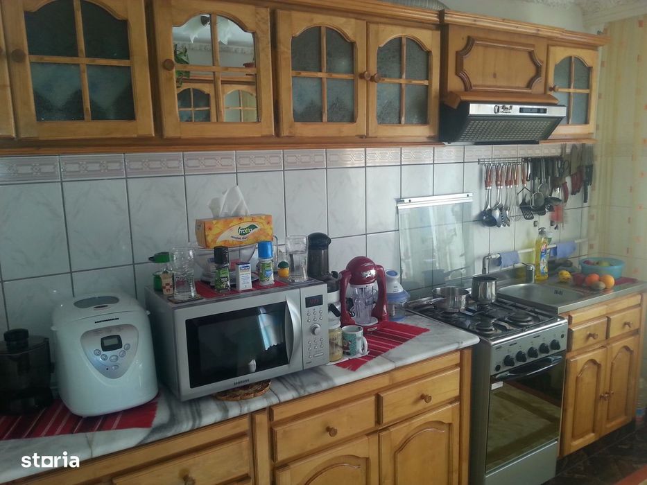 Casă cu 6 camere, garaj și mansardă utilă