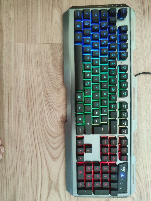 Tastatură Gaming Trust GXT 845 Tural - Doar tastatura, Stare bună