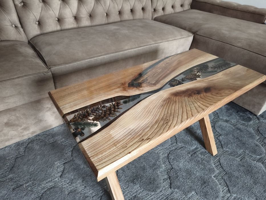 Vând măsuță din lemn de ulm