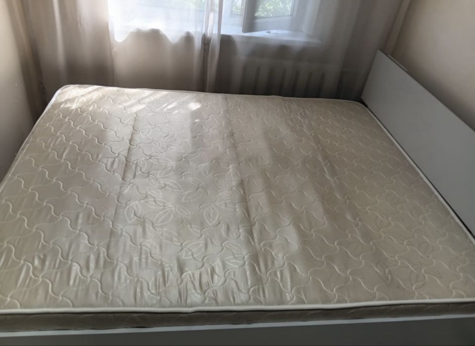 Продам кровать с матрасом 2*1,8
