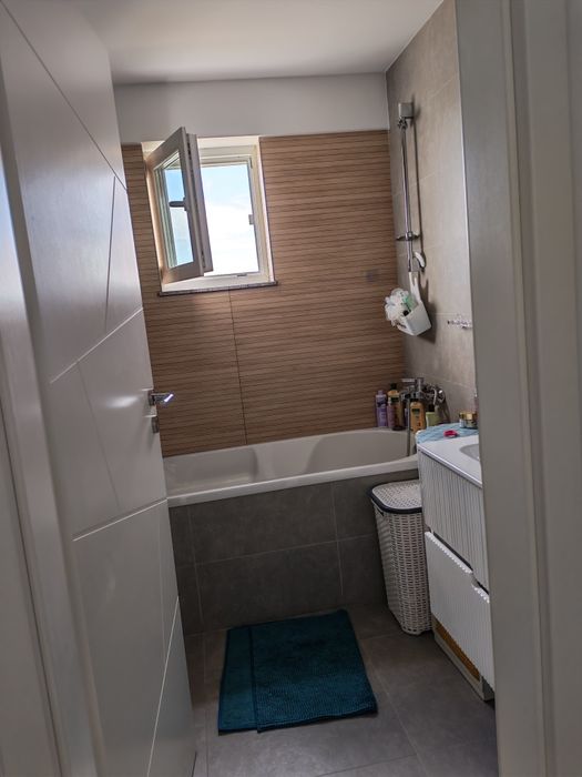 Vând apartament cu două camere