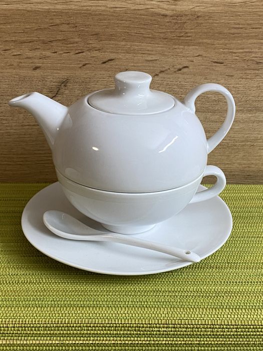 Порцеланов комплект за чай