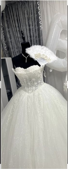 Rochie mireasa +voal+diadema