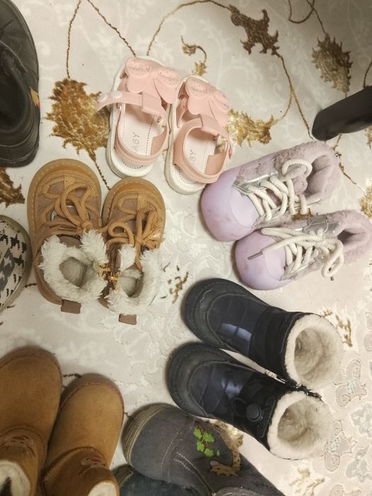 Продам детскую обувь