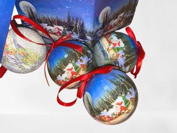 Елочные игрушки и гирлянды в Астане