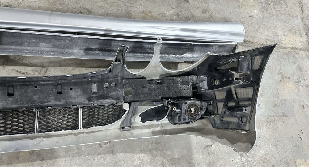 Бампер передней w211