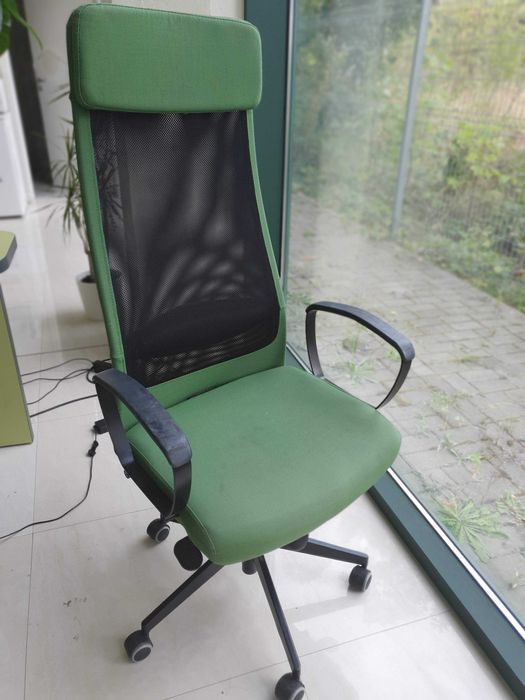 Oфис Обзавеждане - диван, бюра, столове, шкафчета, библотека, маса