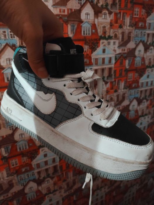 Продам модные кроссовки!