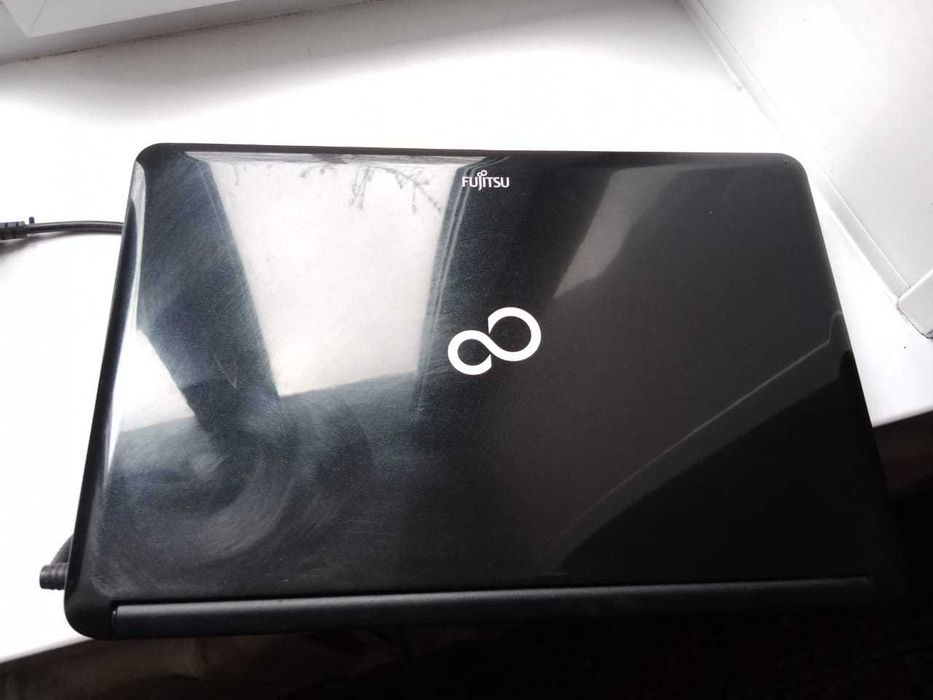 ноутбук фуджитсу (оригинал) манитор лед асер  компьютер пентиум